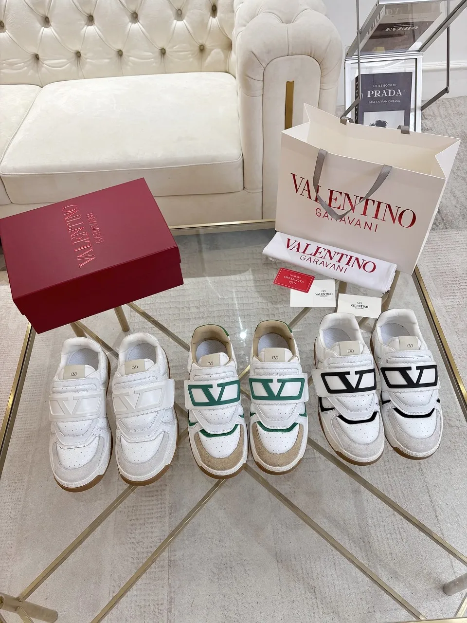 👟👟Ex-factory price 640👟👟 🔺Valentino🔺 Valentino casual shoes! Top version!  Purchase the original version and develop it 1:1! Lasting technology, classic splicing, fashionable and versatile, 🎁Full set of packaging at the same time at the counter. Fabric: customized cowhide + super soft sheepskin + mercerized cow suede. Lining: original double-sided velvet + breathable mesh. Outsole: original TPU material outsole, non-slip and wear-resistant. Code number: men 39~46